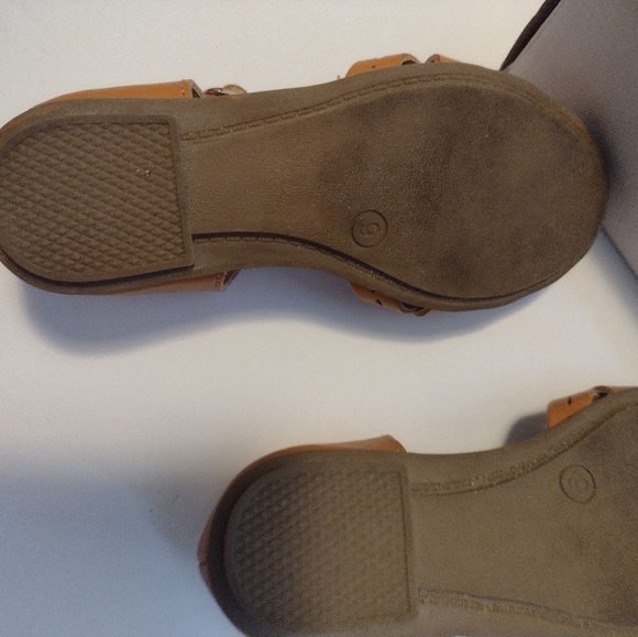Tan Sandals by Rachel shoes sz 9 - Picture 5 of 5